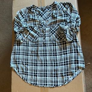 Torrid blouse - black and white 3/4 sleev